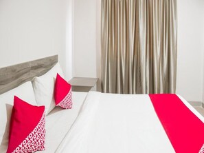 Free WiFi, bed sheets - The Music Hotel (Batam)