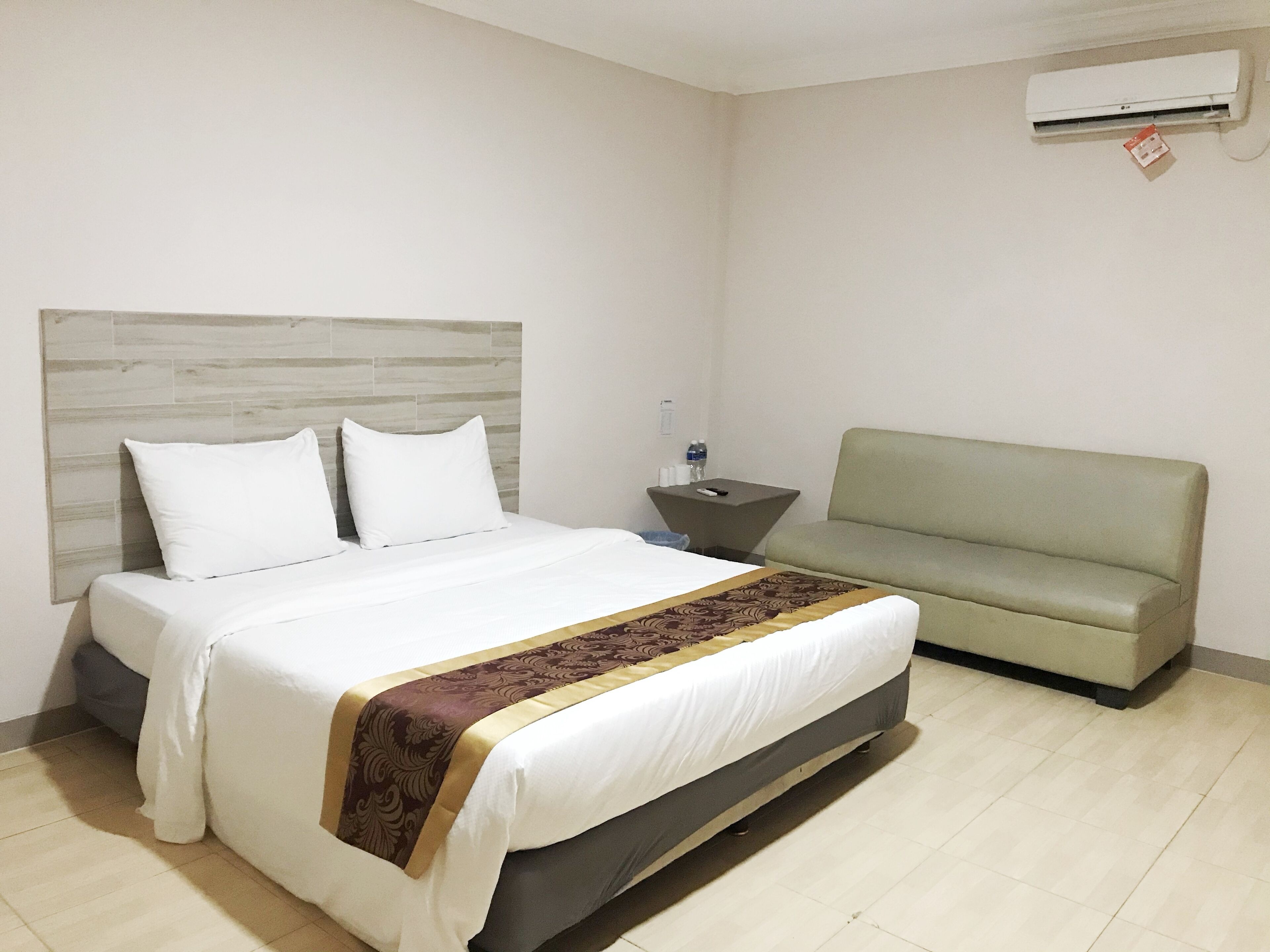 واي فاي مجانًا وملاءات أسرّة