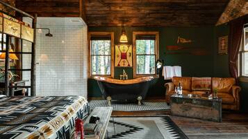 高級寢具、羽絨被、記憶床墊、迷你吧