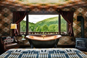 Kamar Mewah, 1 Tempat Tidur King, perapian, tepi gunung | Seprai premium, selimut bulu angsa, busa memori, dan minibar