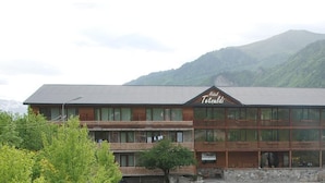 Front of property - Hotel Tetnuldi (Mestia)