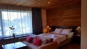 Suite | Iron/ironing board (on request), WiFi (free), bed sheets - Hotel Tetnuldi (Mestia)