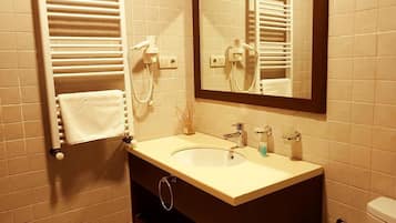 Standard Twin Room | Bathroom sink