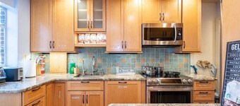 Spacious 4BR CozySuites in Old Town Alexandria
