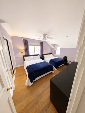 4 bedrooms, desk, iron/ironing board, WiFi