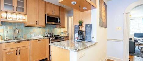 Frigorífic, microones, forn i placa de cuina