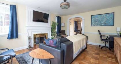 Spacious 4BR CozySuites in Old Town Alexandria