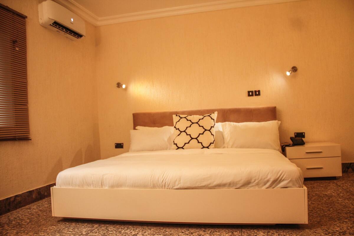 Desk, free WiFi, bed sheets