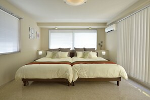 4 bedrooms, free cribs/infant beds, free WiFi, bed sheets - Chatan Coat House (Chatan)