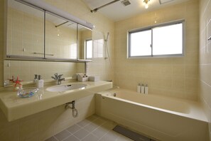 Private Vacation Home | Bathroom | Towels
