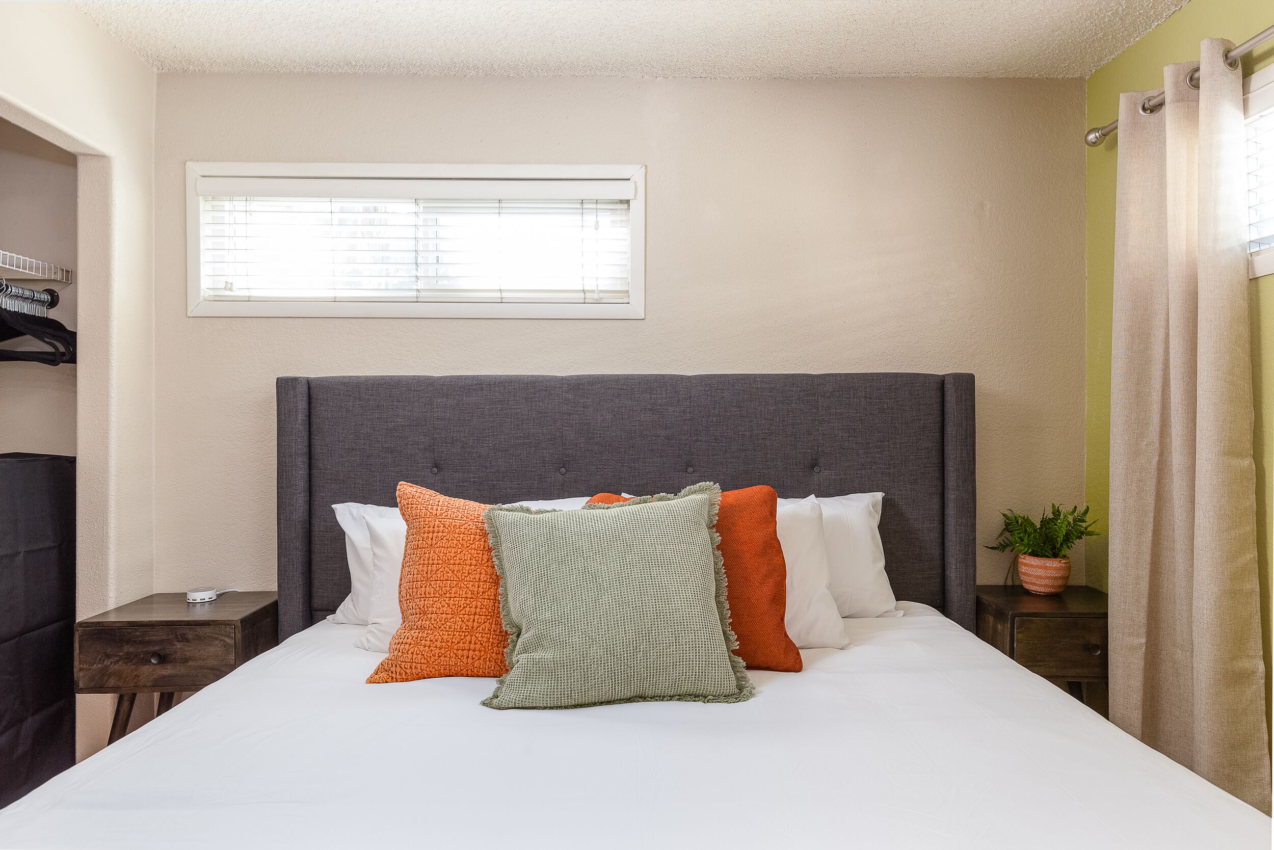 3 Bd House Near Disney/Knotts/Convention Ctr~Sleeps 10!~King Beds!