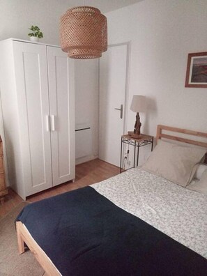 2 bedrooms, desk, iron/ironing board, free WiFi - Very nice, bright and quiet 2-bedroom apartment in the heart of Bordeaux (Bordeaux)