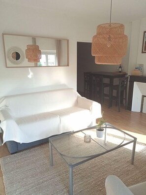 Smart TV, books, offices