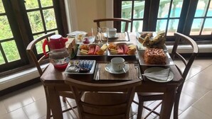 فطور أوروبي مجانًا يوميًا