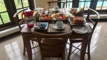 Desayuno continental gratuito y diario