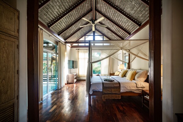 1 dormitorio, minibar, caja fuerte y decoración individual