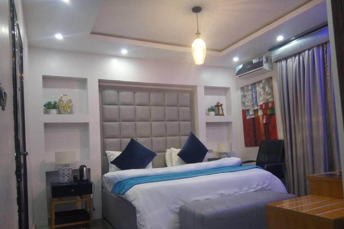 Desk, free WiFi, bed sheets