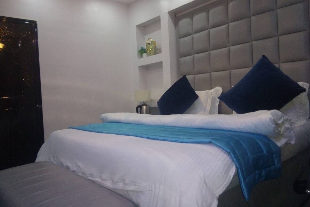 Desk, free WiFi, bed sheets