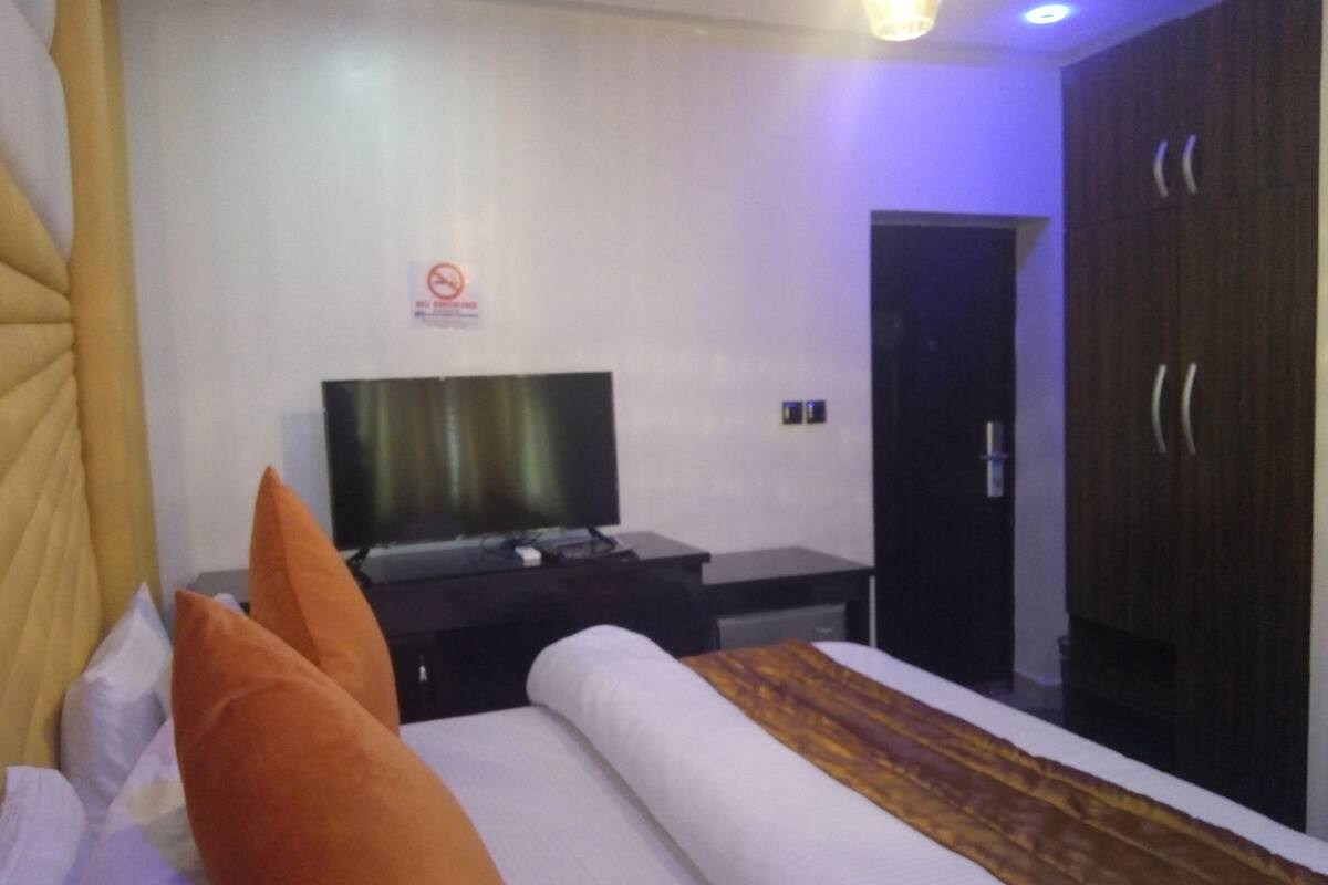 Desk, free WiFi, bed sheets