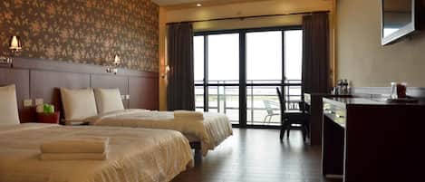 Escritorio, cortinas blackout, wifi gratis y ropa de cama