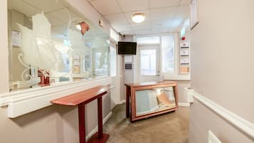 ฝ่ายต้อนรับ