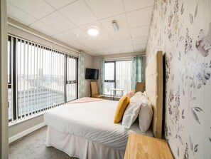 Chambre Double Standard, 1 lit double | Fer et planche à repasser, lits bébé (gratuits)