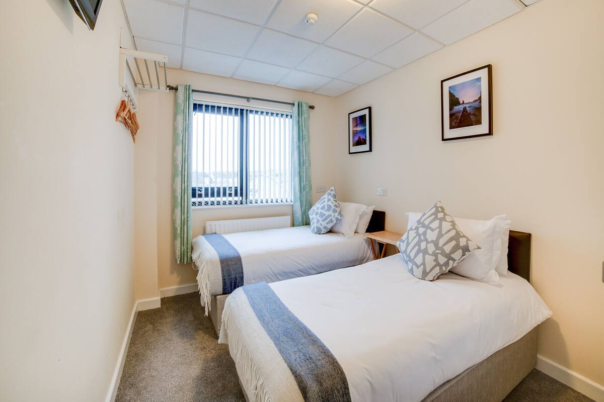 Standard Twin Room, 2 Twin Beds | Iron/ironing board, cribs (free), rollaway beds (free), bed sheets
