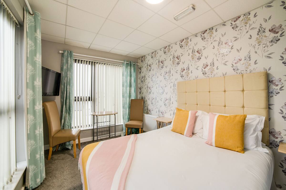 Standard Double Room, 1 Double Bed | Iron/ironing board, cribs (free), rollaway beds (free), bed sheets