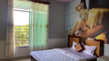 ميني بار ومكتب وواي فاي مجانًا وملاءات أسرّة