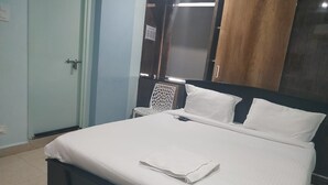 In-room safe, WiFi (free) - Latha's Home Stay (Hyderabad)