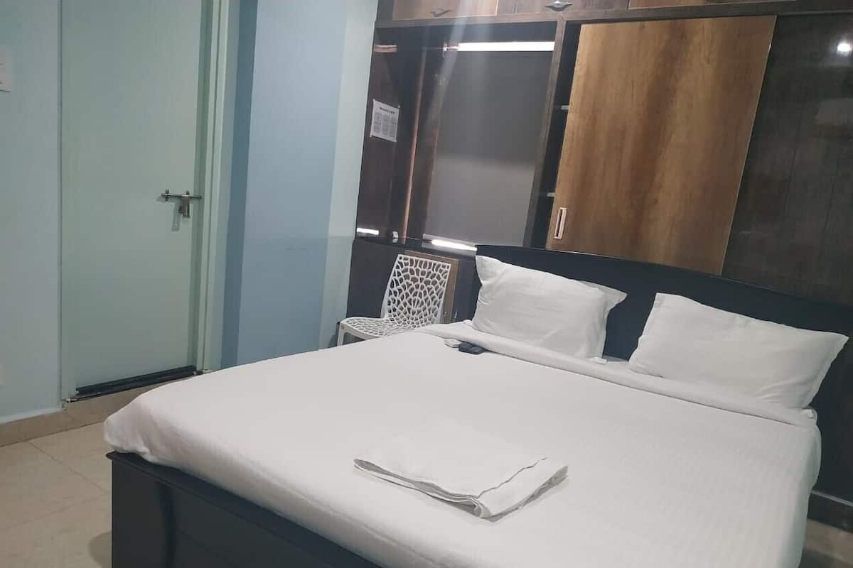 In-room safe, free WiFi