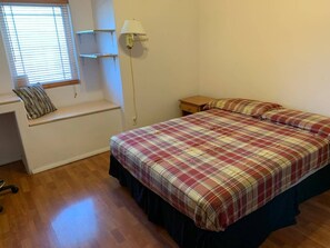 4 slaapkamers, een strijkplank/strijkijzer, wifi, beddengoed