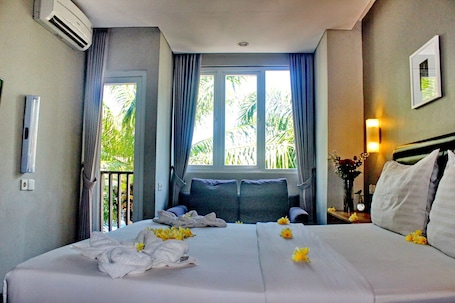 Deluxe Double Room | In-room safe, desk, laptop workspace, blackout drapes