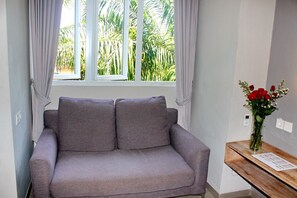 Deluxe Double Room | Living area - Kuta Beach Stay (Kuta)