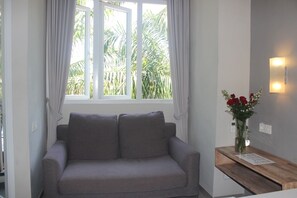 Deluxe Double Room | Living area | LED TV - Kuta Beach Stay (Kuta)