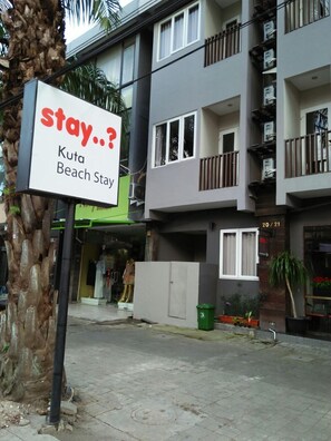 Front of property - Kuta Beach Stay (Kuta)