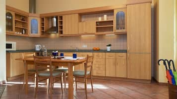 Grand Apartment | Private kitchen | Microwave, oven, stovetop, electric kettle