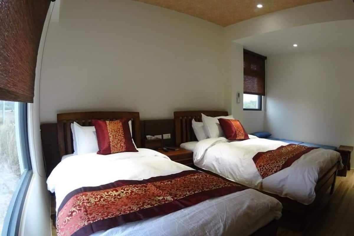 Habitación doble Deluxe | Escritorio, insonorización, wifi gratis y ropa de cama