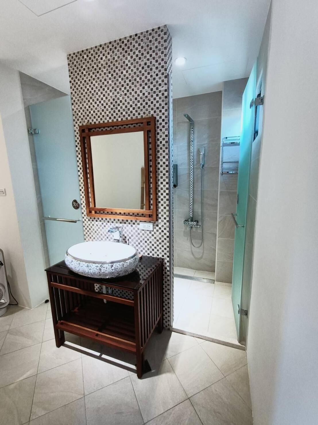 Shower, free toiletries, hair dryer, slippers