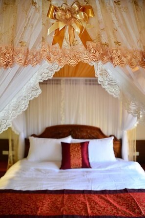 Queen Bed | Desk, soundproofing, free WiFi, bed sheets - Road Found (Jinning)