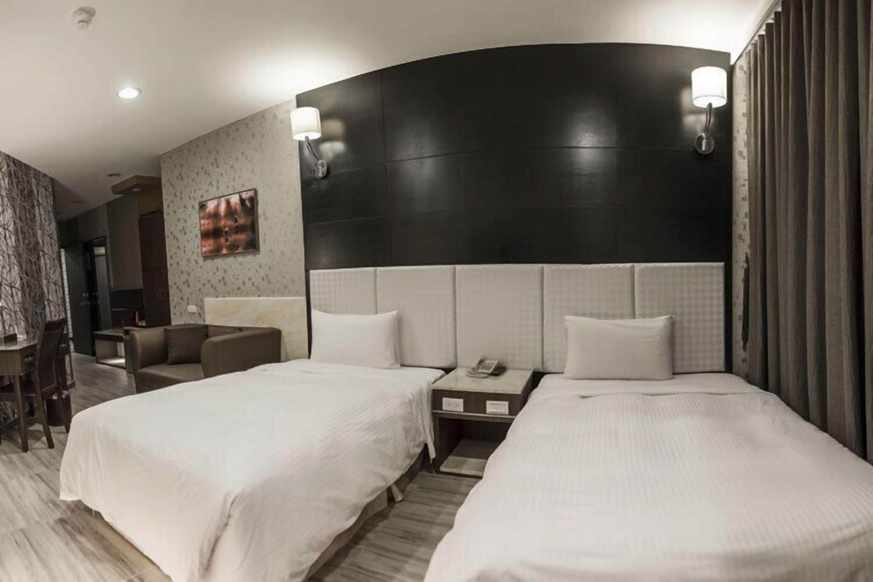 deluxe twin room | desk, blackout curtains, soundproofing, free wifi