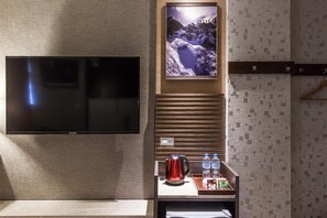 Desk, blackout drapes, soundproofing, free WiFi - Maple Hotel Second Branch (Tainan)