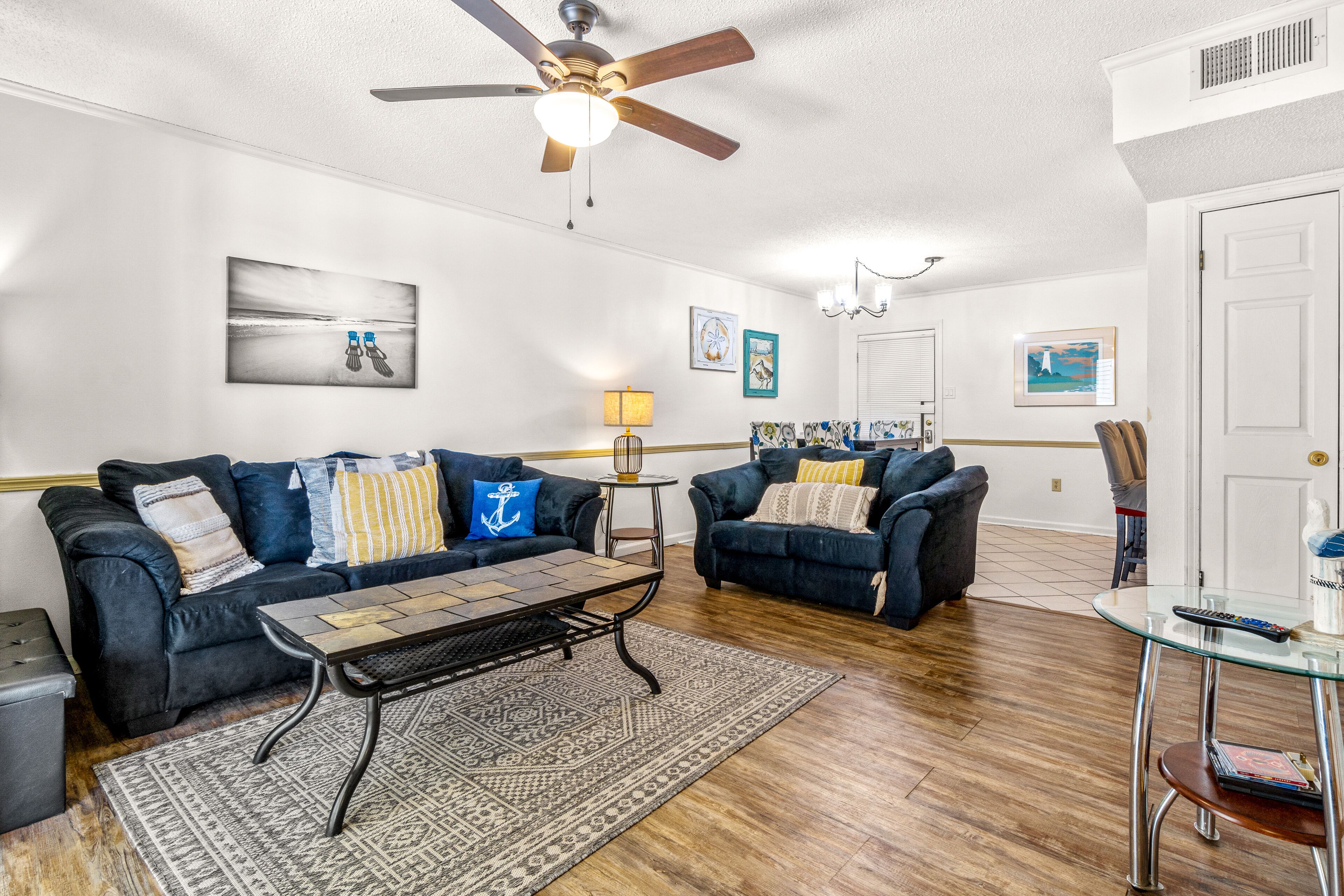 Gulf-side getaway w/ beach access, a shared outdoor pool, and furnished balcony