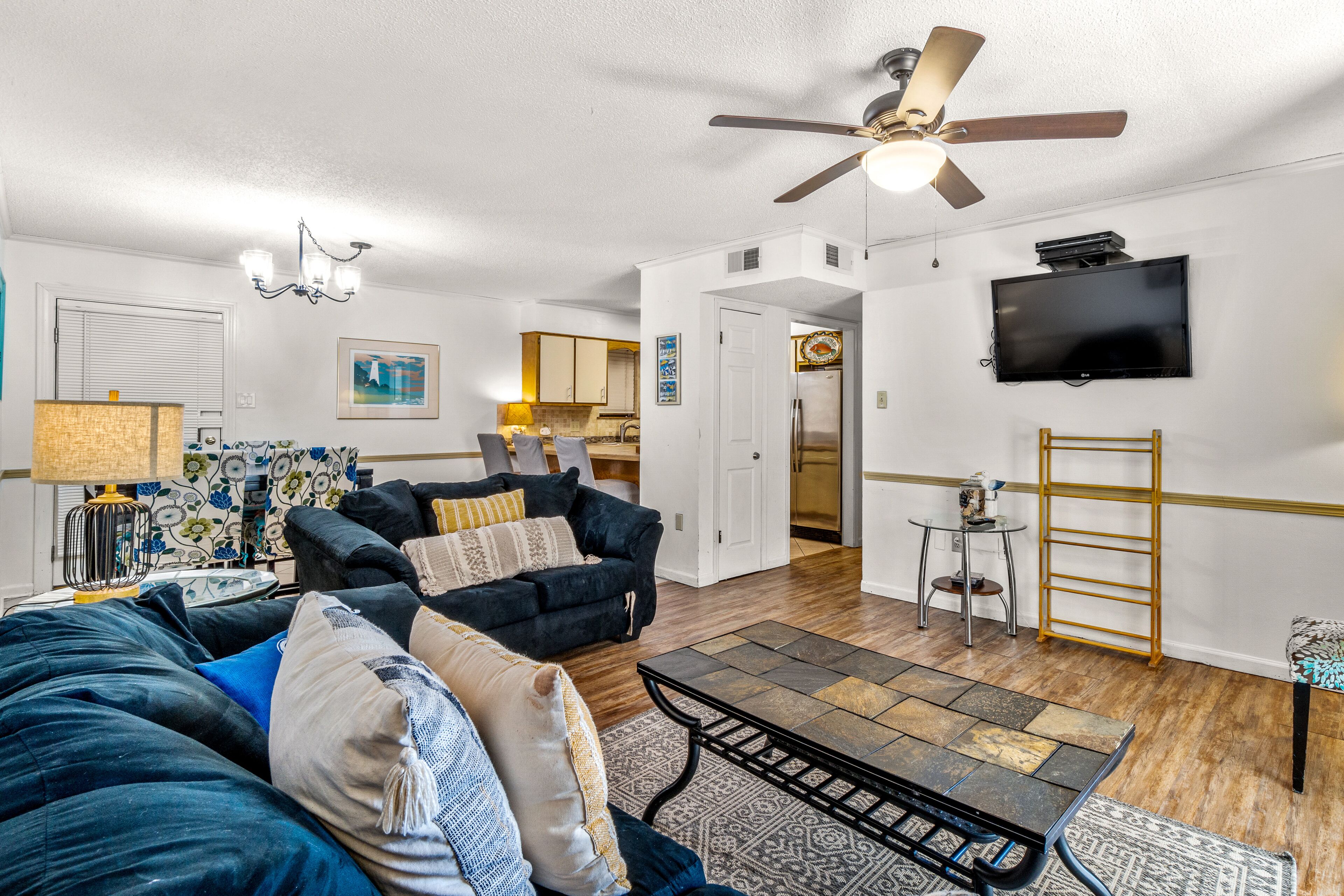 Gulf-side getaway w/ beach access, a shared outdoor pool, and furnished balcony