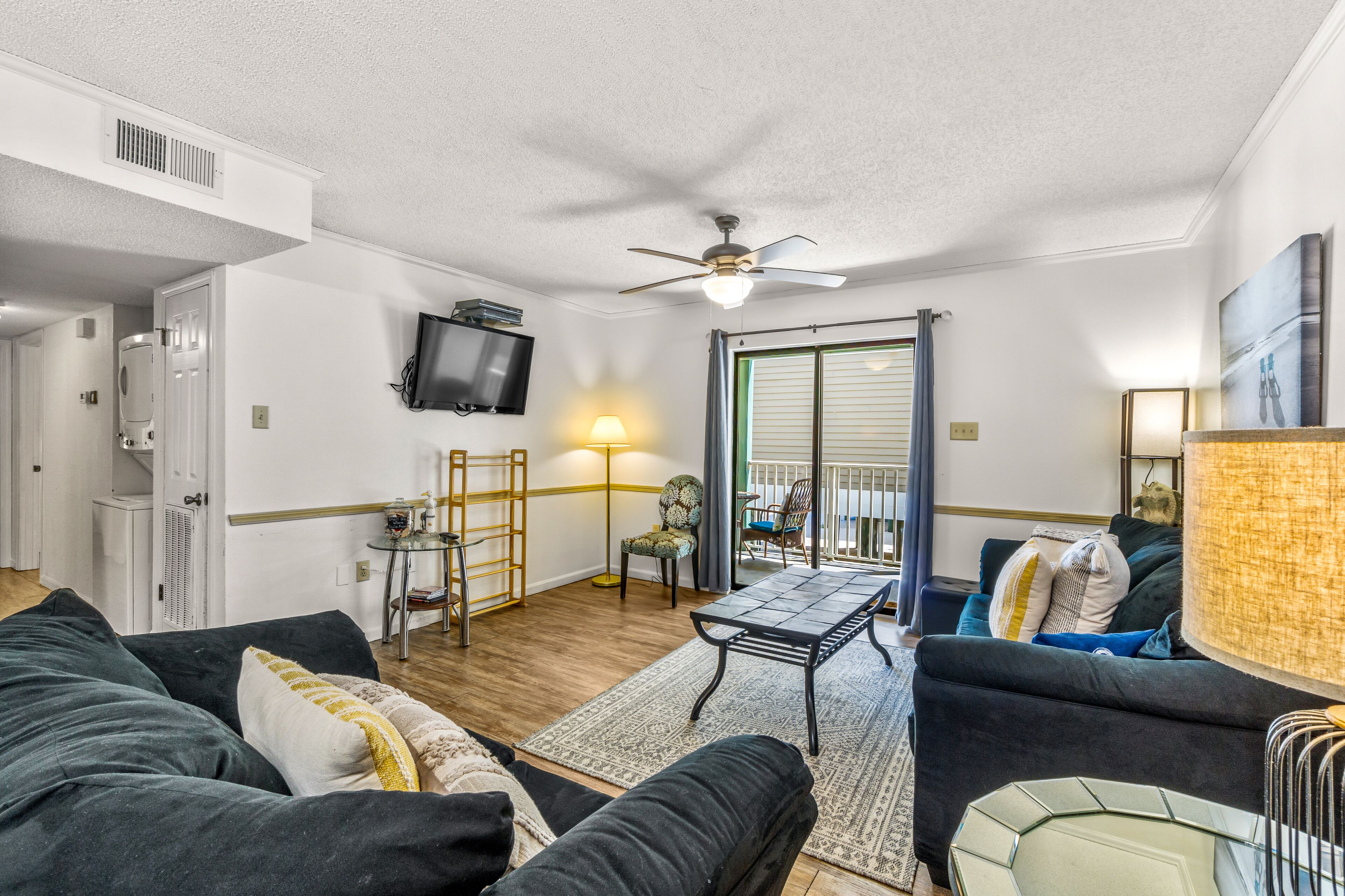 Gulf-side getaway w/ beach access, a shared outdoor pool, and furnished balcony