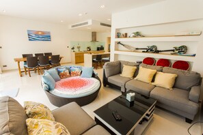 Smart TV - The Point Villa (Da Nang)