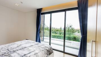 3 bedrooms, desk, bed sheets, wheelchair access