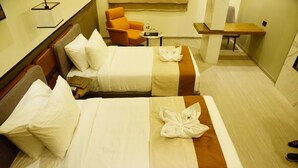 Deluxe Double Room | WiFi (free) - DR INDRAPRASTHAA (Nandyal)