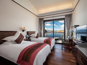 Standard Twin Room, Lake View | Minibar, in-room safe, individually decorated, desk - High Mountain Resort Shangri-la (Deqin)