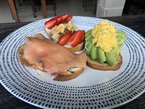 Free daily English breakfast  - Taman Sari Pengubengan Villa (Kerobokan)